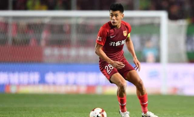 互致问候，U17世界杯期间日本队与墨西哥队在酒店相互列队致意